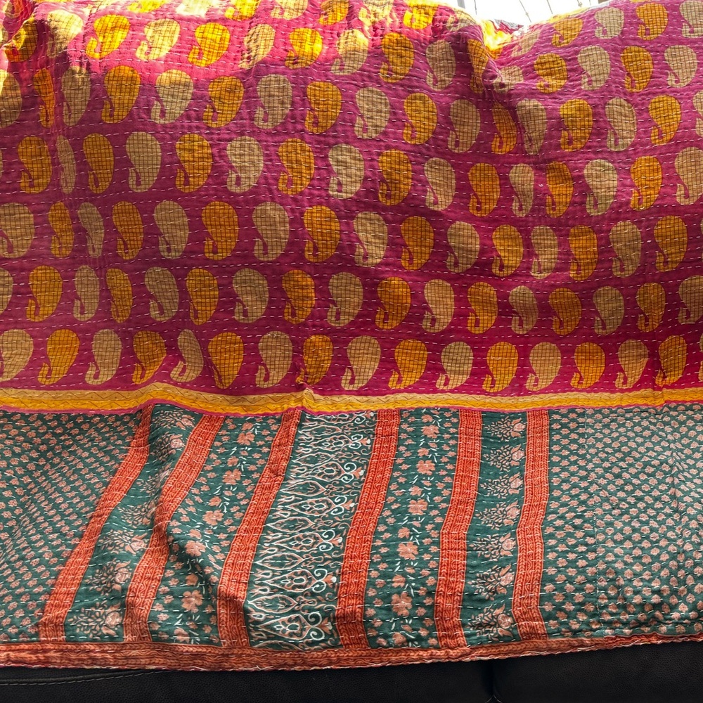 Kantha pink red hues with yellow green flowers Vintage ThrowQuilt handmade India - Picture 2 of 10